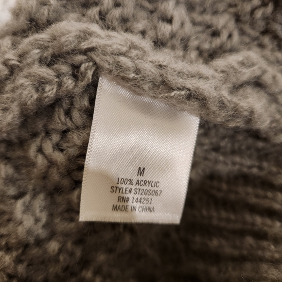 Jun & Ivy Francescas Turtleneck Cable Knit Chunky Sweater - Picture 5 of 8